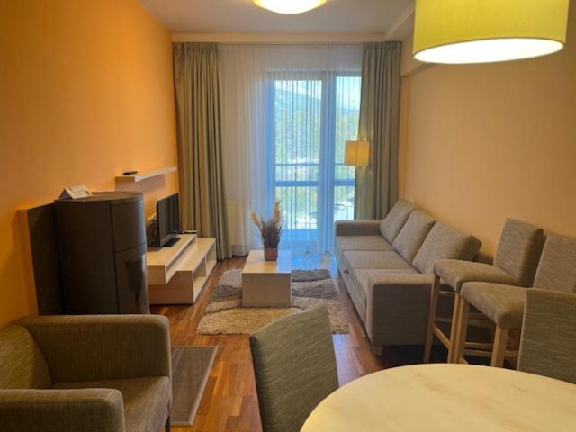 Apartment With Mountain View In Hotel Crocus, Štrbské Pleso 외부 사진